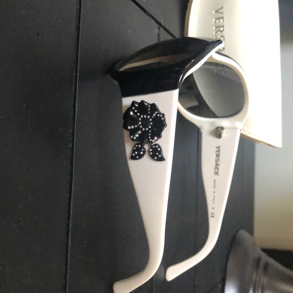 Sun glasses